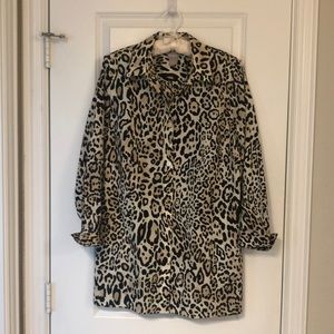 Chico’s animal print 3/4 sleeve blouse. 97% cotton, 3% spandex.  size 1. (8/10)